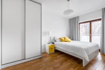 Dressing en I avec portes blanche coulissante