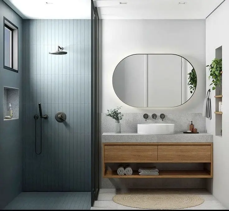 Salle de bain moderne avec douche bleu pastel et meuble flottant en bois