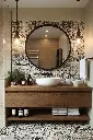 Salle de bain rustique moderne avec meuble en bois et miroir rond